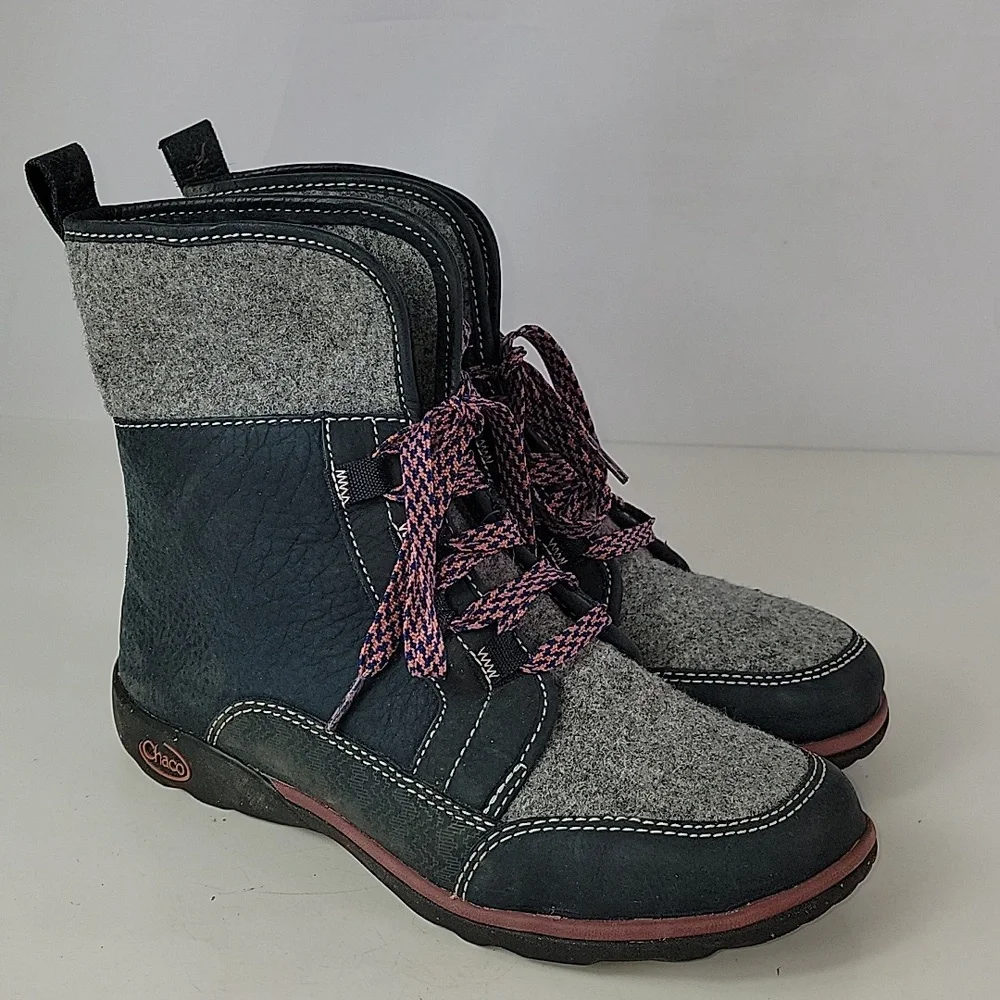 Chaco Women's Gray and Black Wool-Blend Lace-Up Athletic Boots with Pink Accents